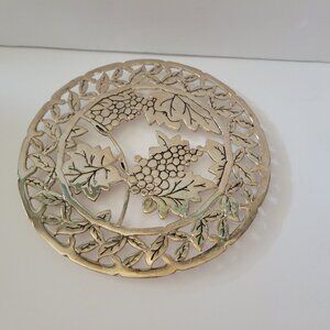 Grapes Design Hot Plate / Trivet Kitchen / Wall Hanging Display Silver Italy